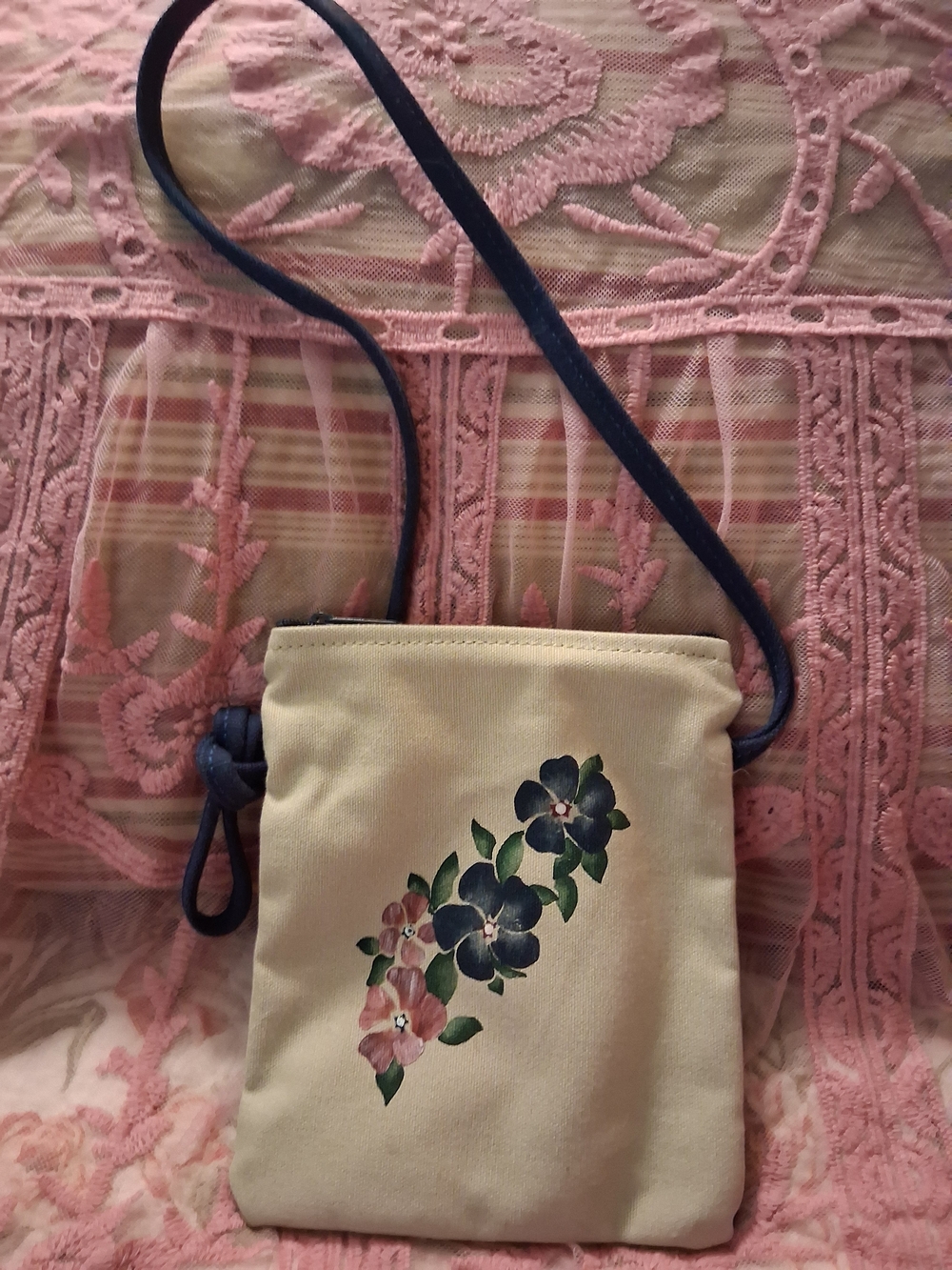 NWOT Floral Accent Cream Crossbody Bag with Navy Strap